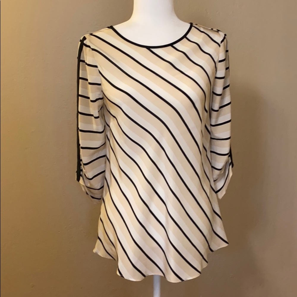 ❌SOLD❌ EUC BCBGMaxAzria 3/4 Sleeve Blouse